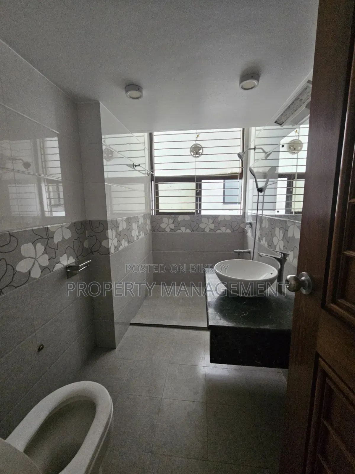 অফিস বারিধারা ডিপ্লোমেটিক জুন ভাড়ার জন্য