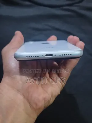 অ্যাপল আইফোন এক্সআর ৬৪ জিবি হোয়াইট