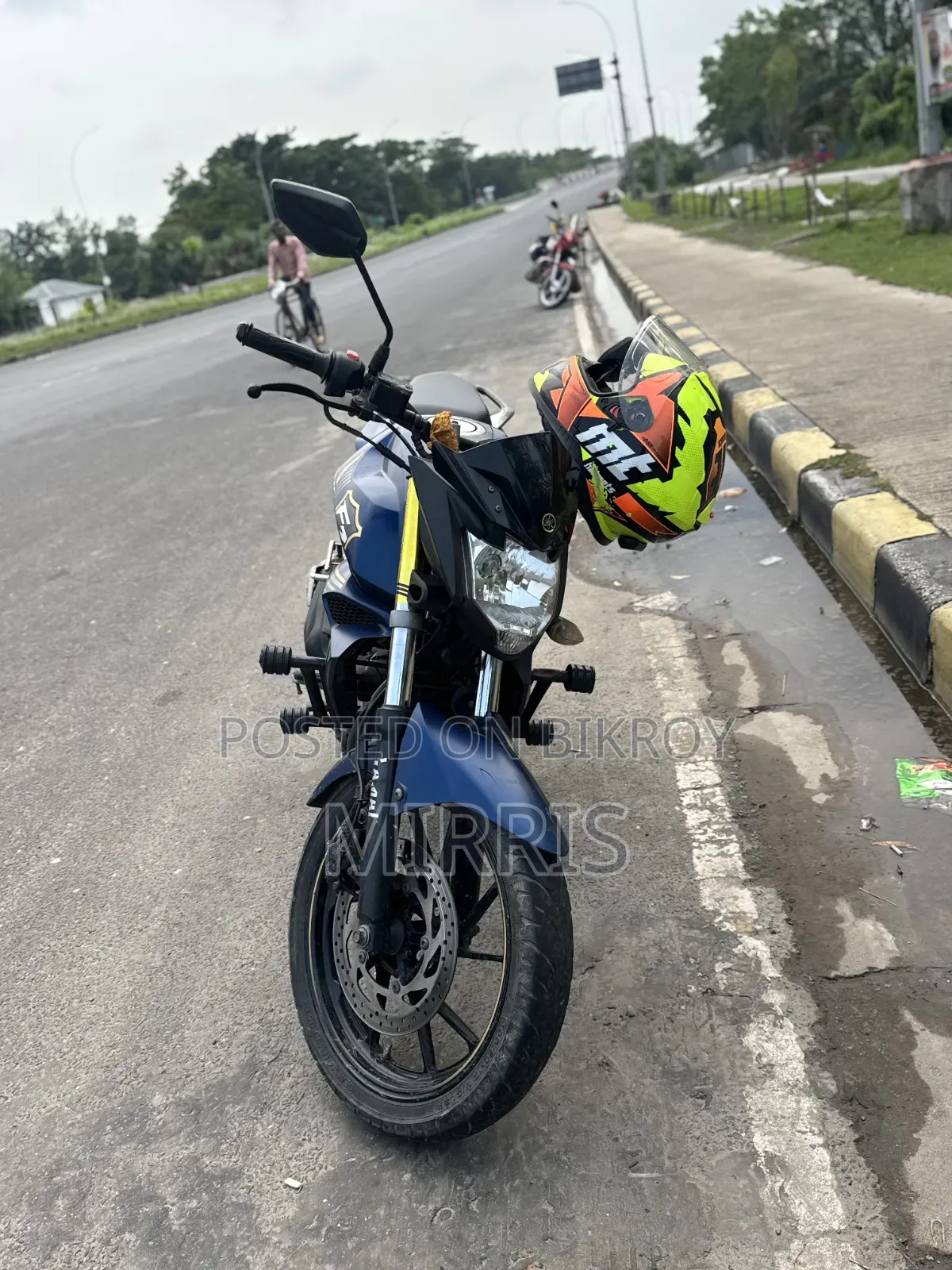 ইয়ামাহা এফজেডএস ভি২ ২০২১ নীল