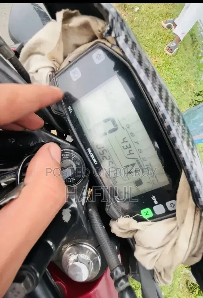 সুজুকি জিক্সার ২০২২ রেড