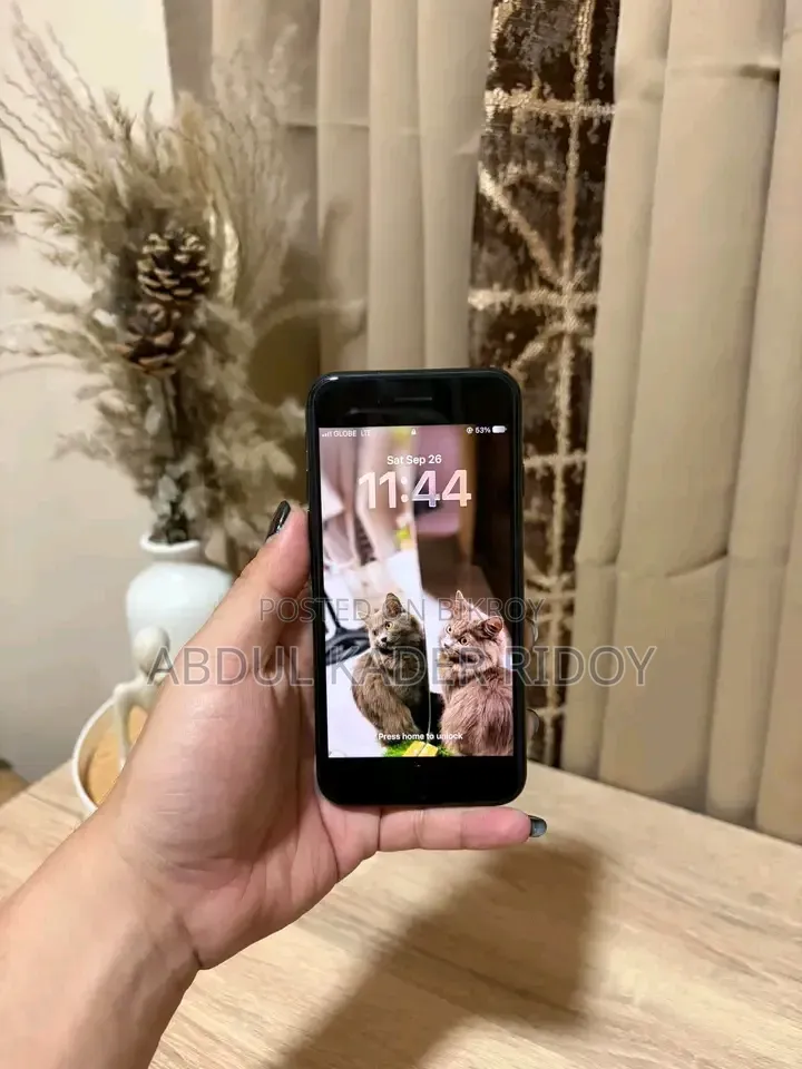 Apple iPhone SE (2020) 64 GB Black