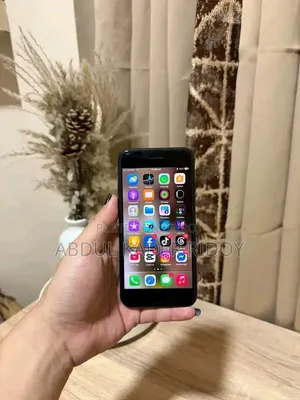 Apple iPhone SE (2020) 64 GB Black