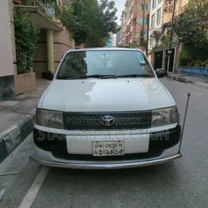 টয়োটা প্রবাক্স ২০০৪ সাদা