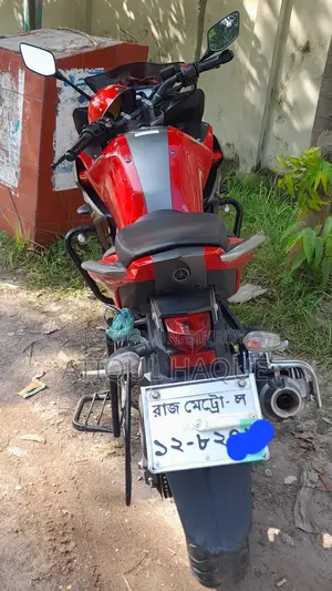 ইয়ামাহা ফেজার এফআই ভি২ ২০২৪ লাল