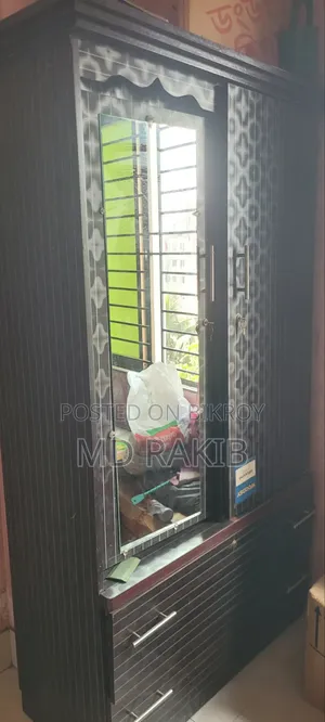 আলমারি এবং খাট................