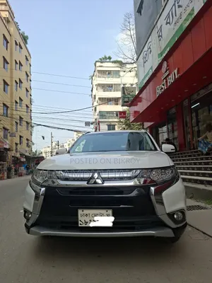 মিতসুবিশি আউটল্যান্ডার ২০১৭ পার্ল