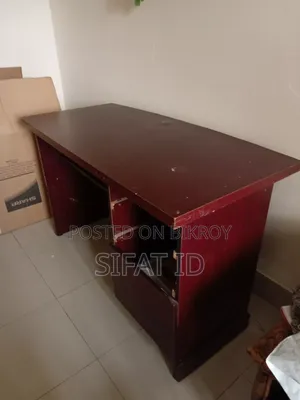 Desktops Table