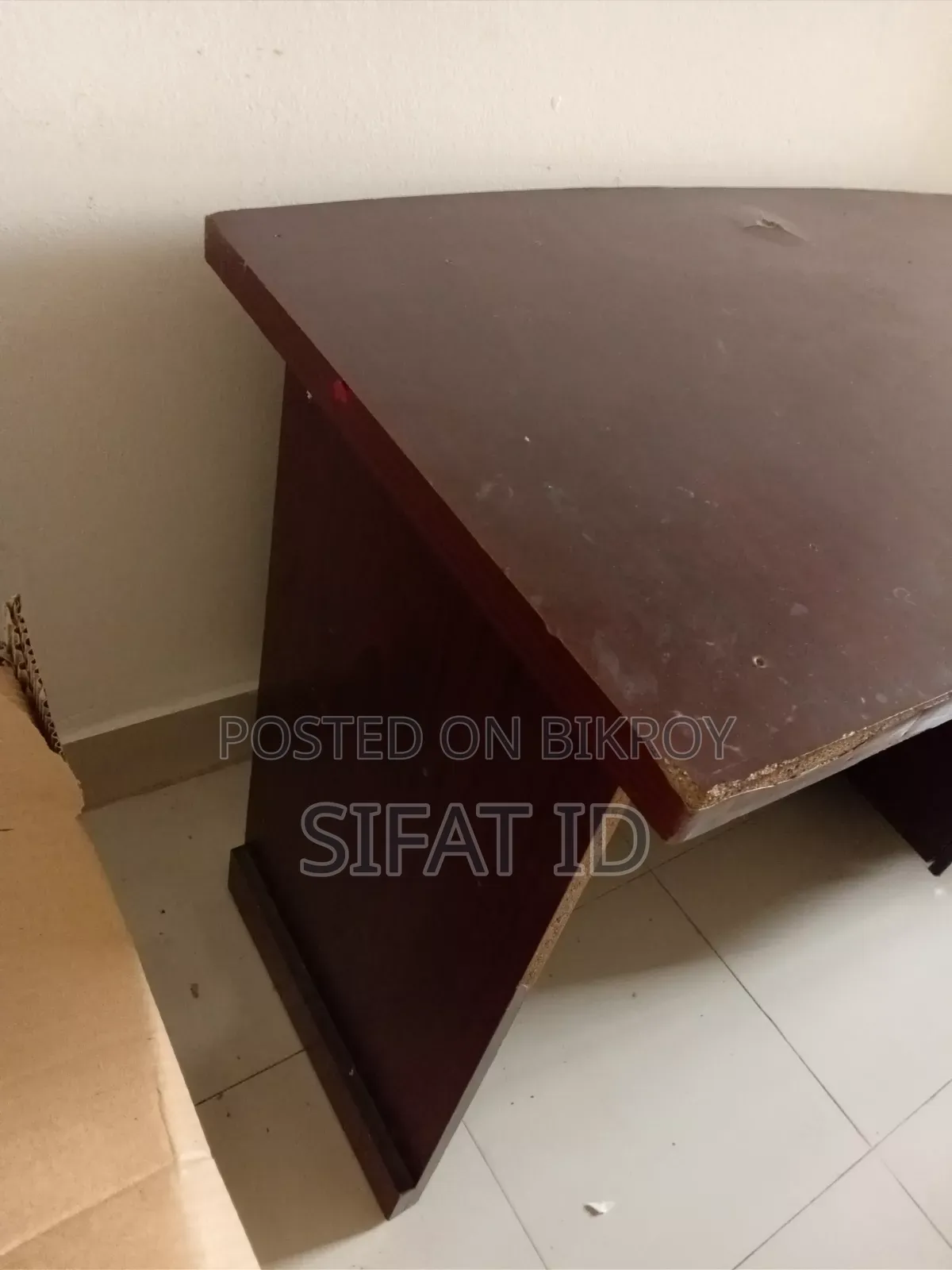 Desktops Table