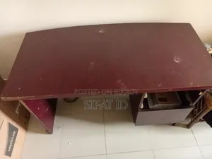 Desktops Table