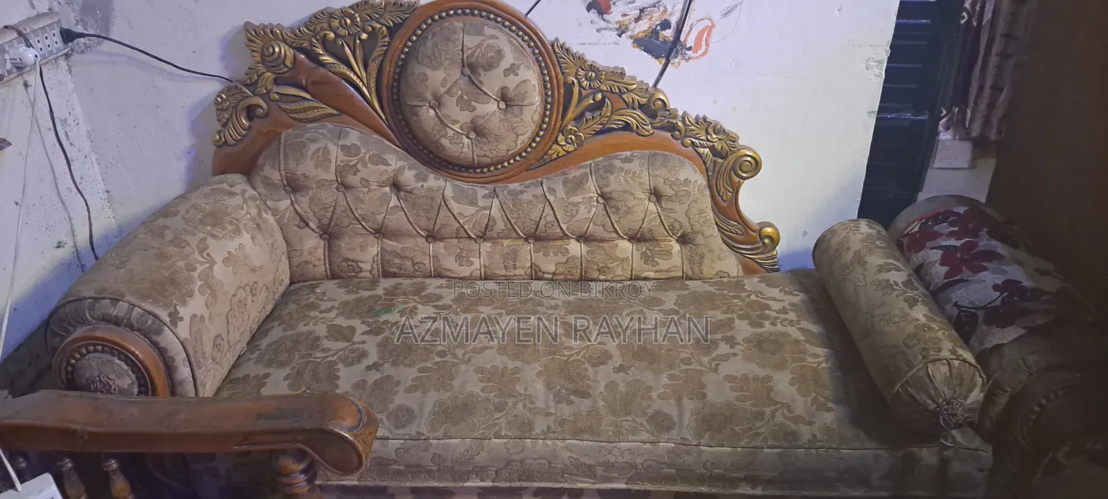 Devinne Sofa