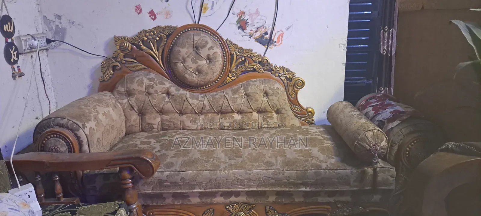 Devinne Sofa