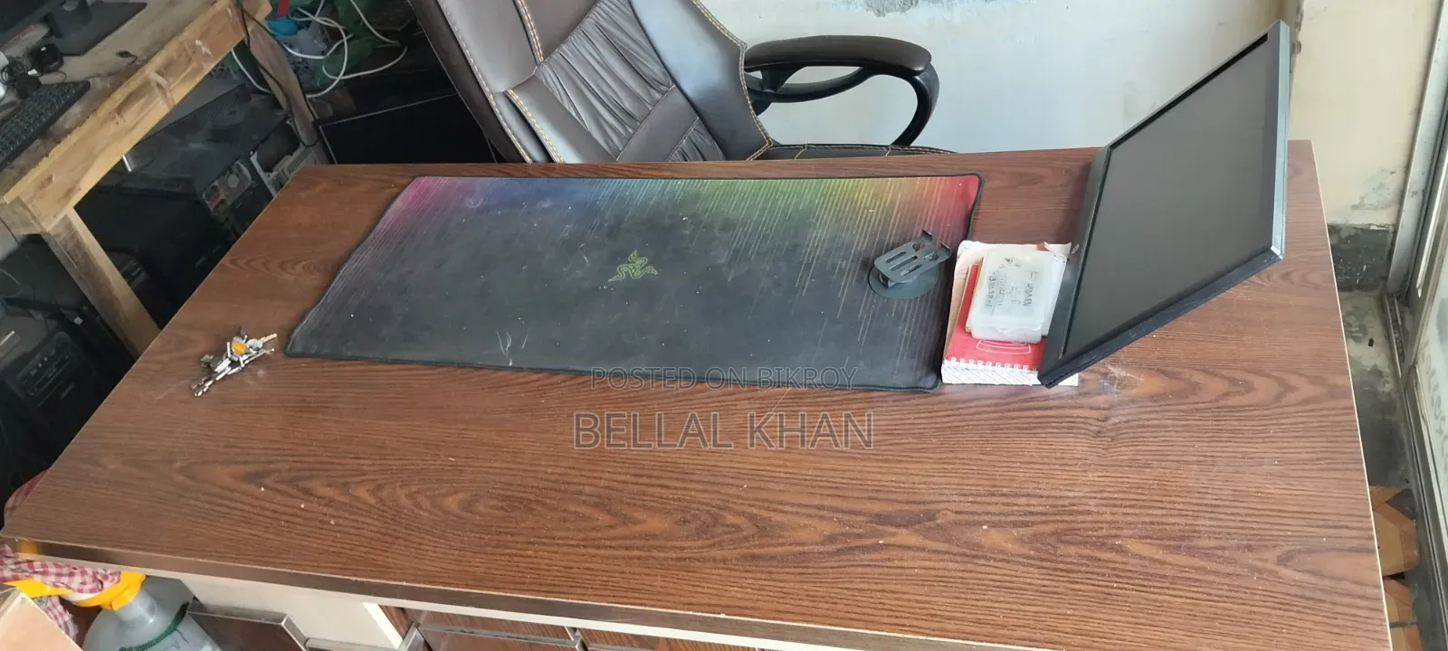 অফিস টেবিল