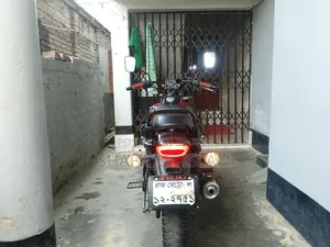 বাজাজ এভেঞ্জার ১৬০ স্ট্রিট ২০২২ লাল