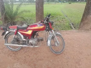হোন্ডা ২০০৫ লাল