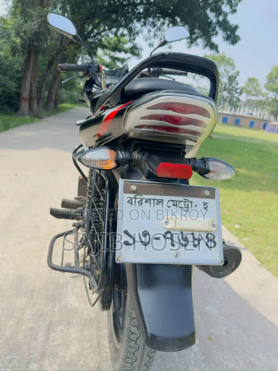 বাজাজ ডিসকভার ১১০ ২০২৩ সাদা
