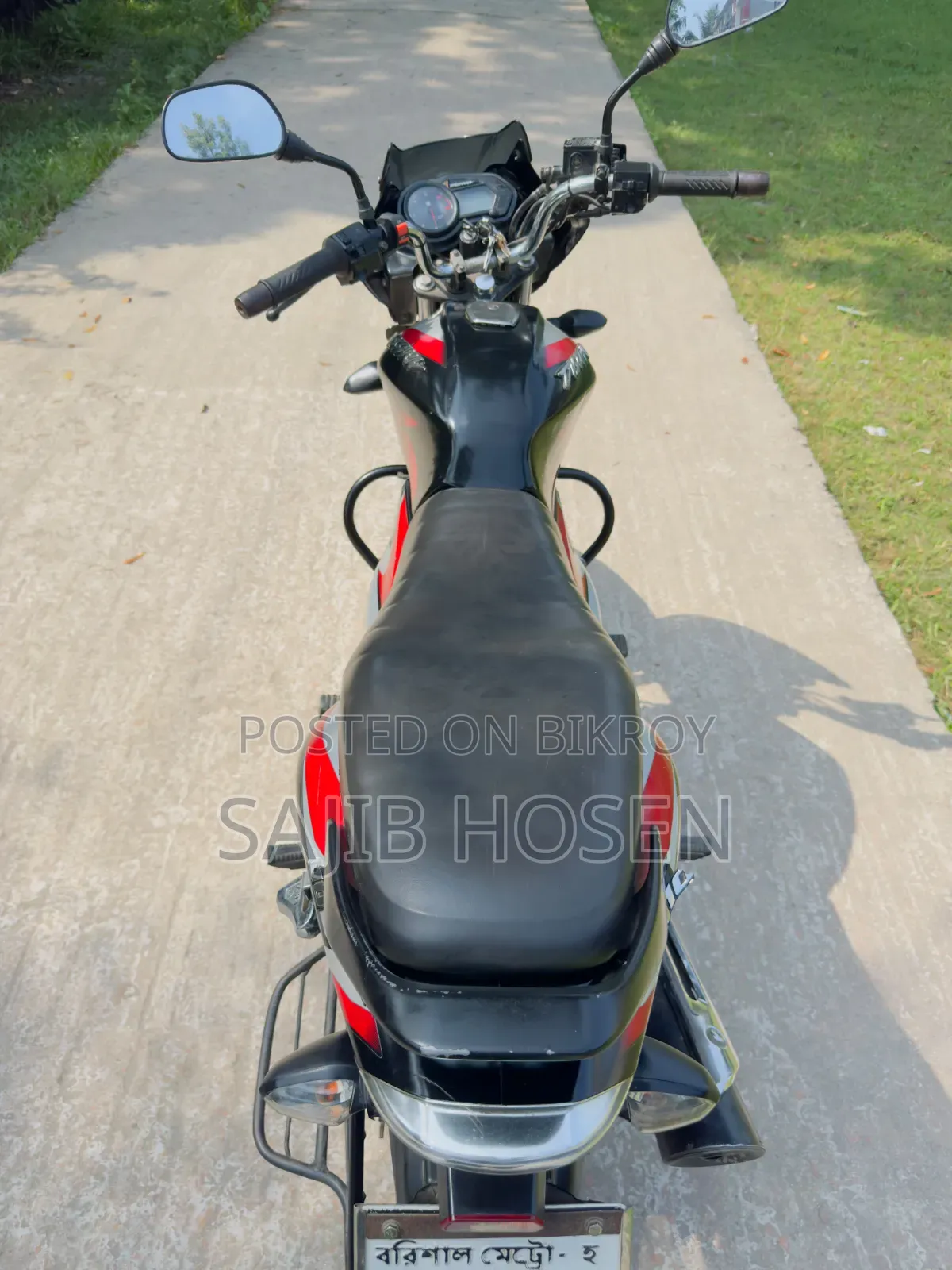 বাজাজ ডিসকভার ১১০ ২০২৩ সাদা