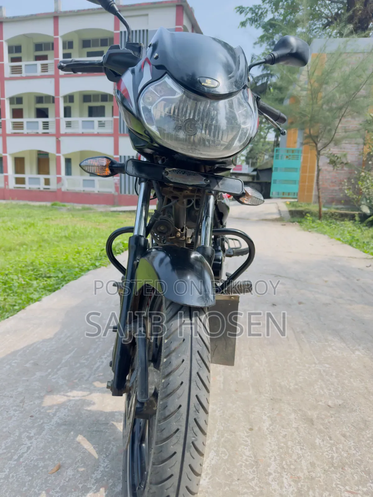 বাজাজ ডিসকভার ১১০ ২০২৩ সাদা