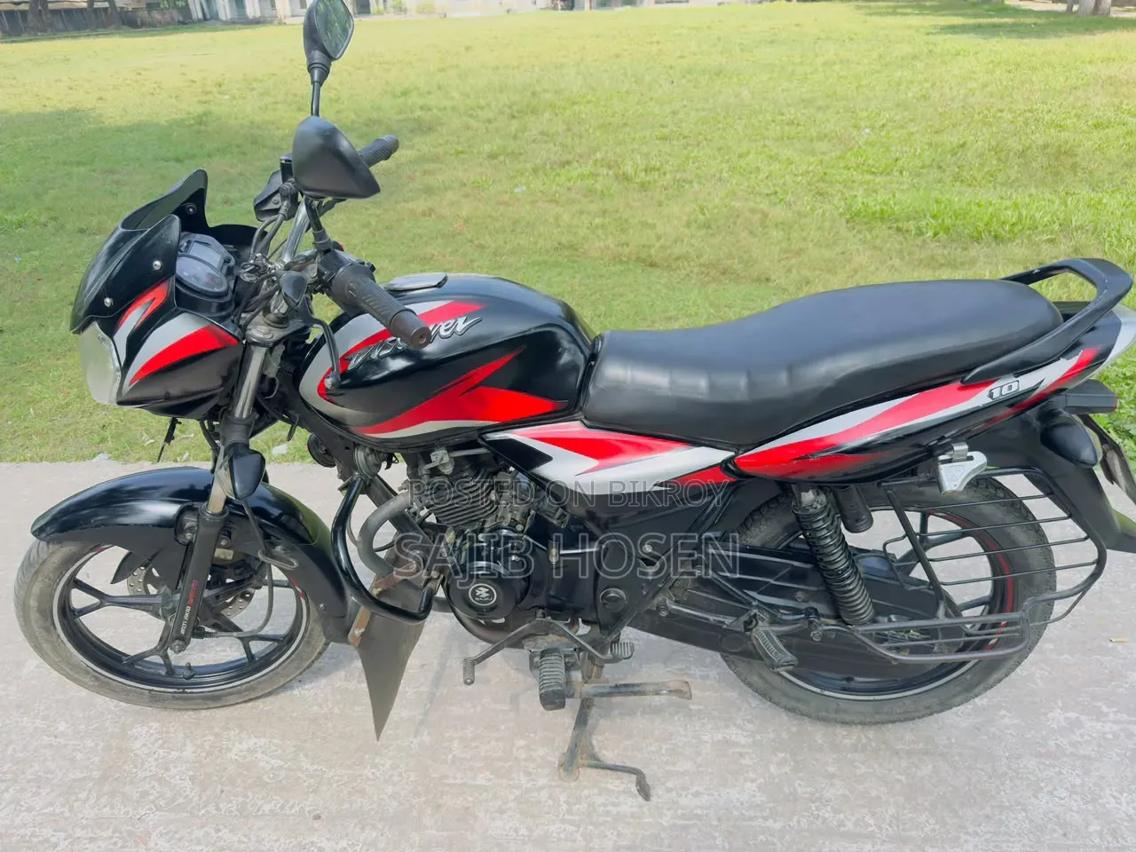 বাজাজ ডিসকভার ১১০ ২০২৩ সাদা