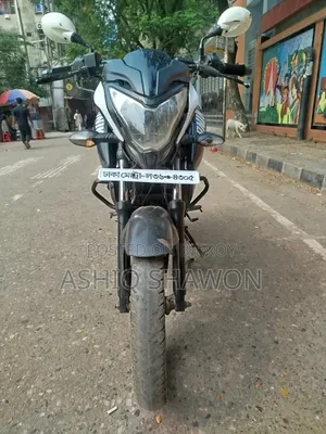 বাজাজ পালসার এনএস ১৬০ ২০১৮ সাদা