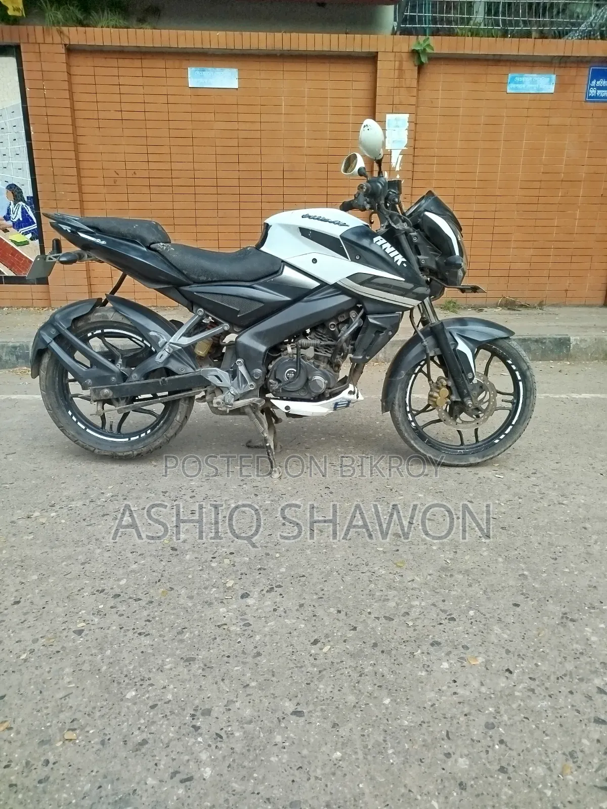 বাজাজ পালসার এনএস ১৬০ ২০১৮ সাদা