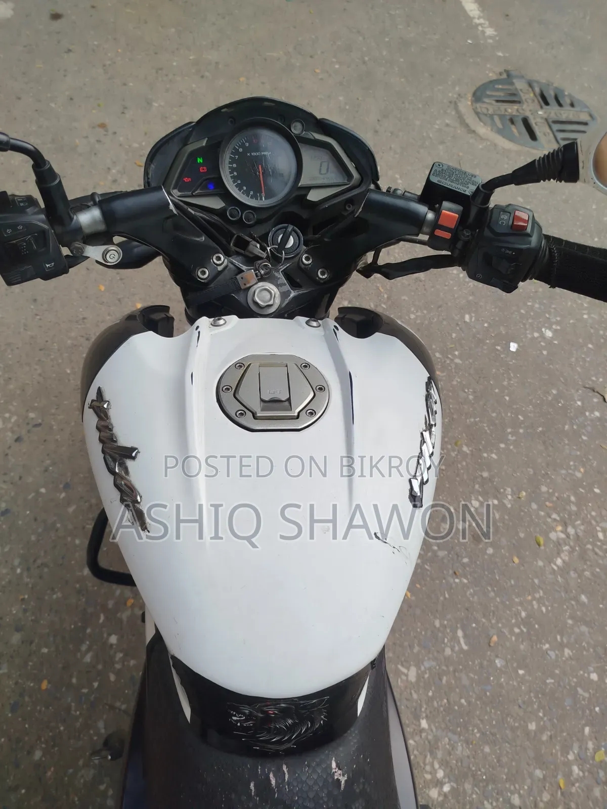 বাজাজ পালসার এনএস ১৬০ ২০১৮ সাদা