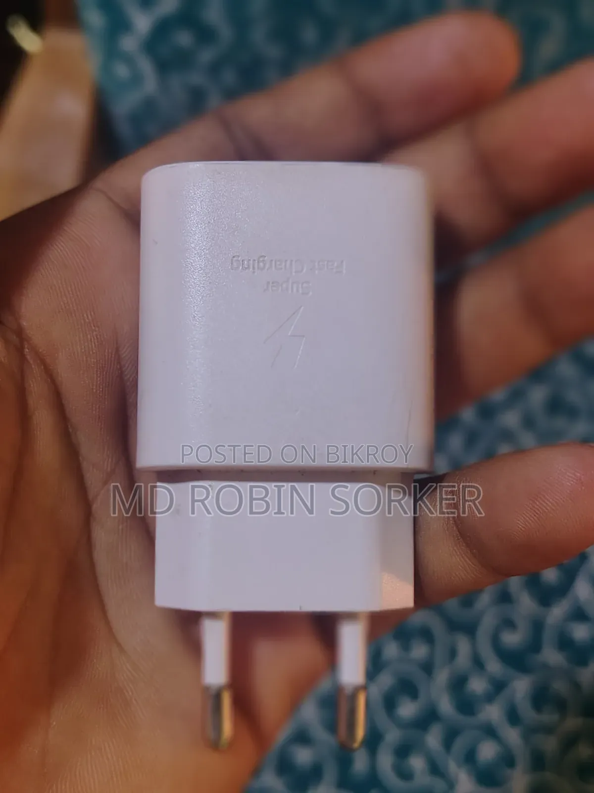 Charger: Samsung Travel Adapter