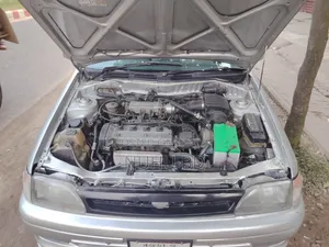 টয়োটা স্টারলেট ২০০১ সিলভার