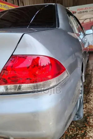 মিতসুবিশি ল্যান্সার ২০০৬ সিলভার