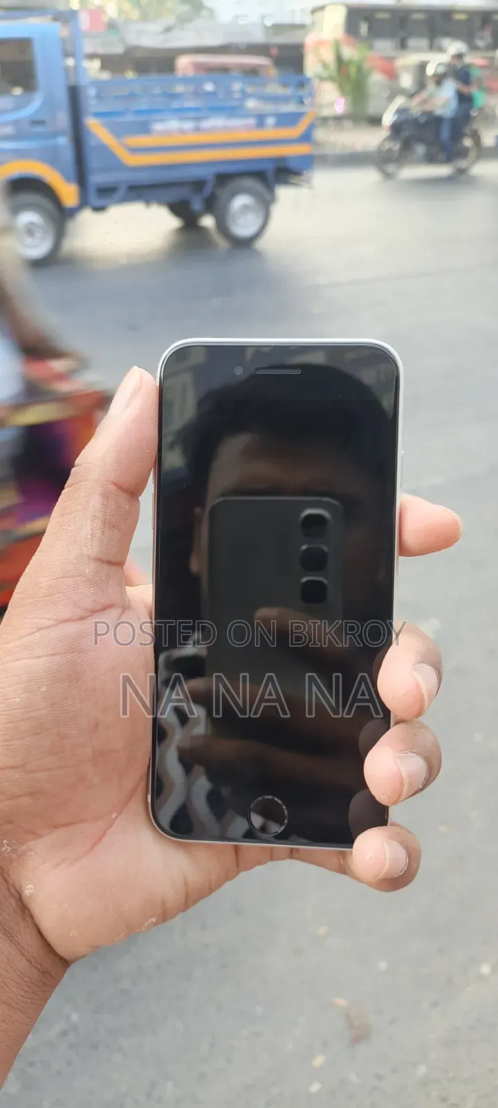 অ্যাপল আইফোন এসই (২০২০) ১২৮ জিবি হোয়াইট