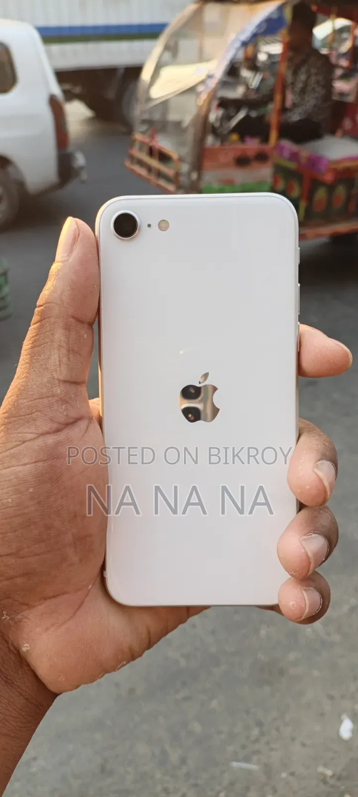 অ্যাপল আইফোন এসই (২০২০) ১২৮ জিবি হোয়াইট