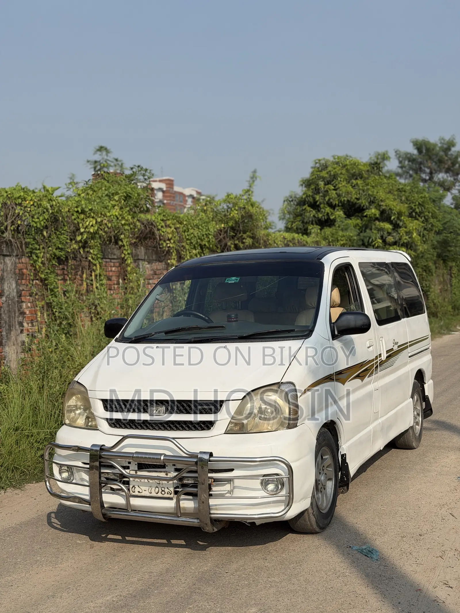 টয়োটা রেজিয়াস ১৯৯৮ সাদা