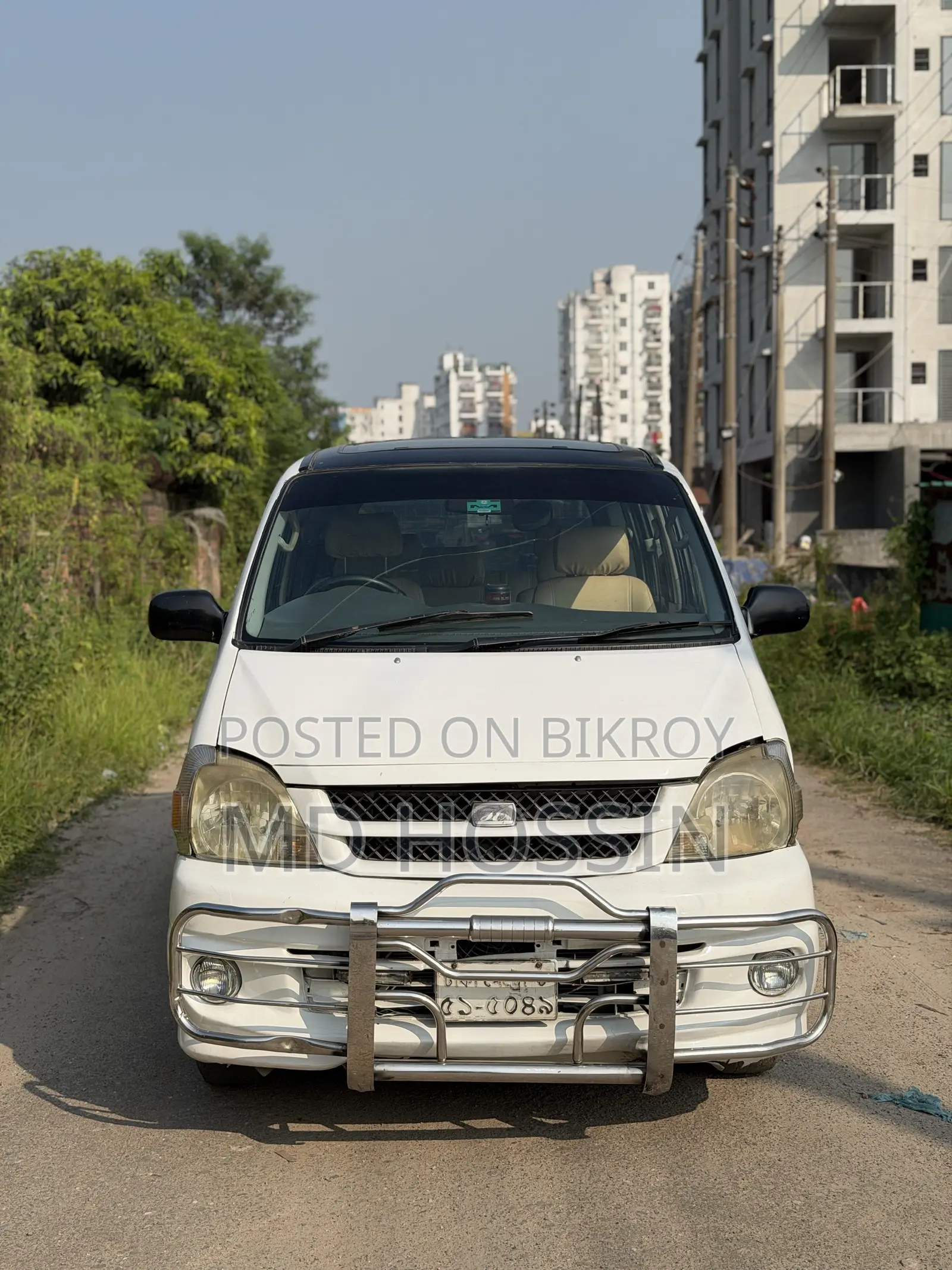 টয়োটা রেজিয়াস ১৯৯৮ সাদা
