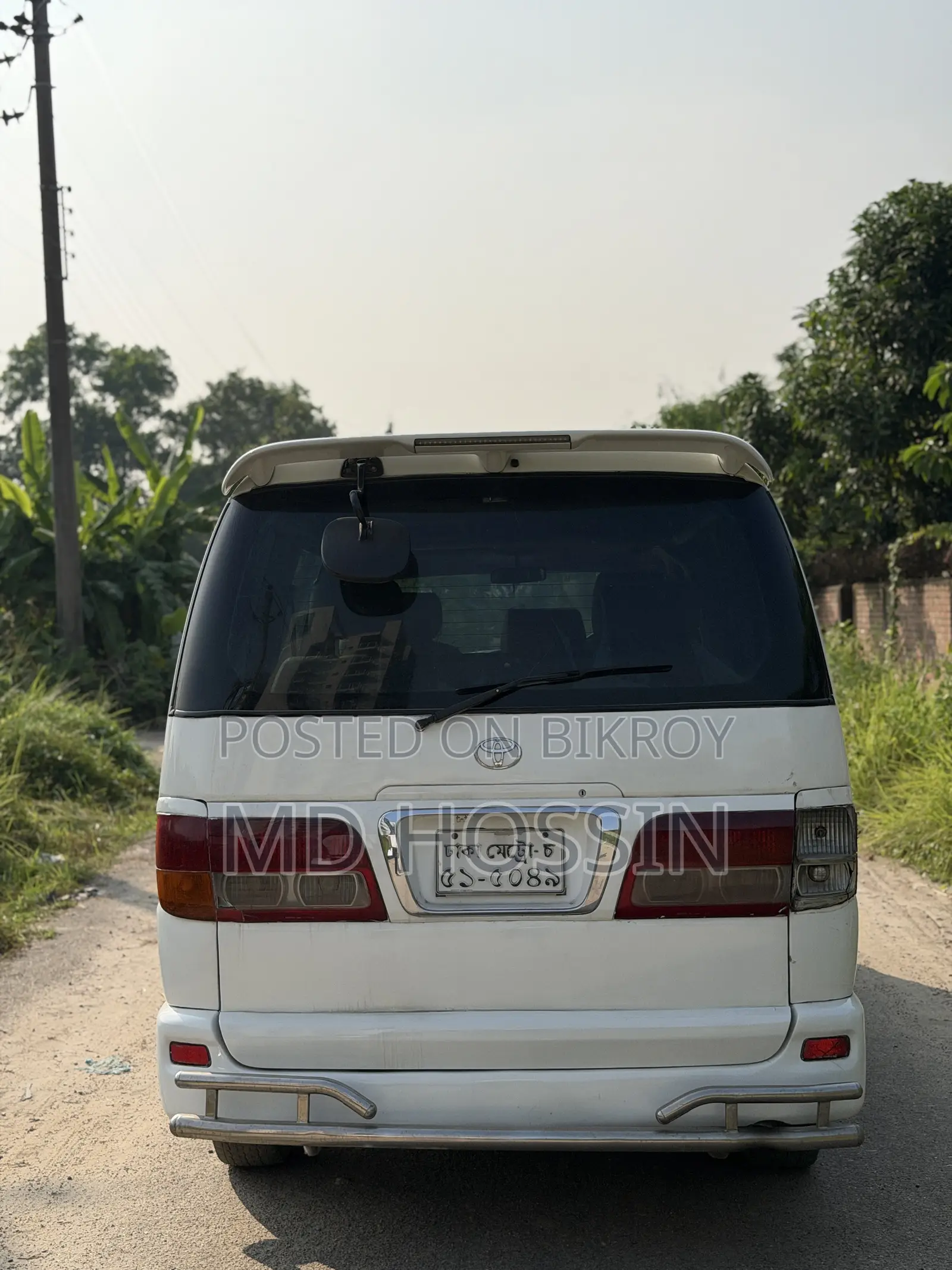 টয়োটা রেজিয়াস ১৯৯৮ সাদা