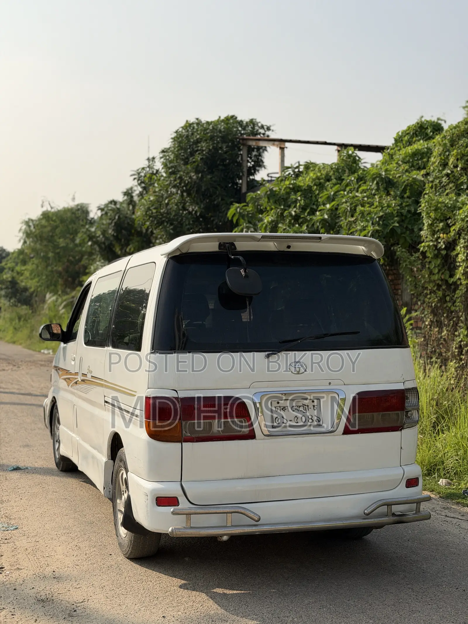 টয়োটা রেজিয়াস ১৯৯৮ সাদা