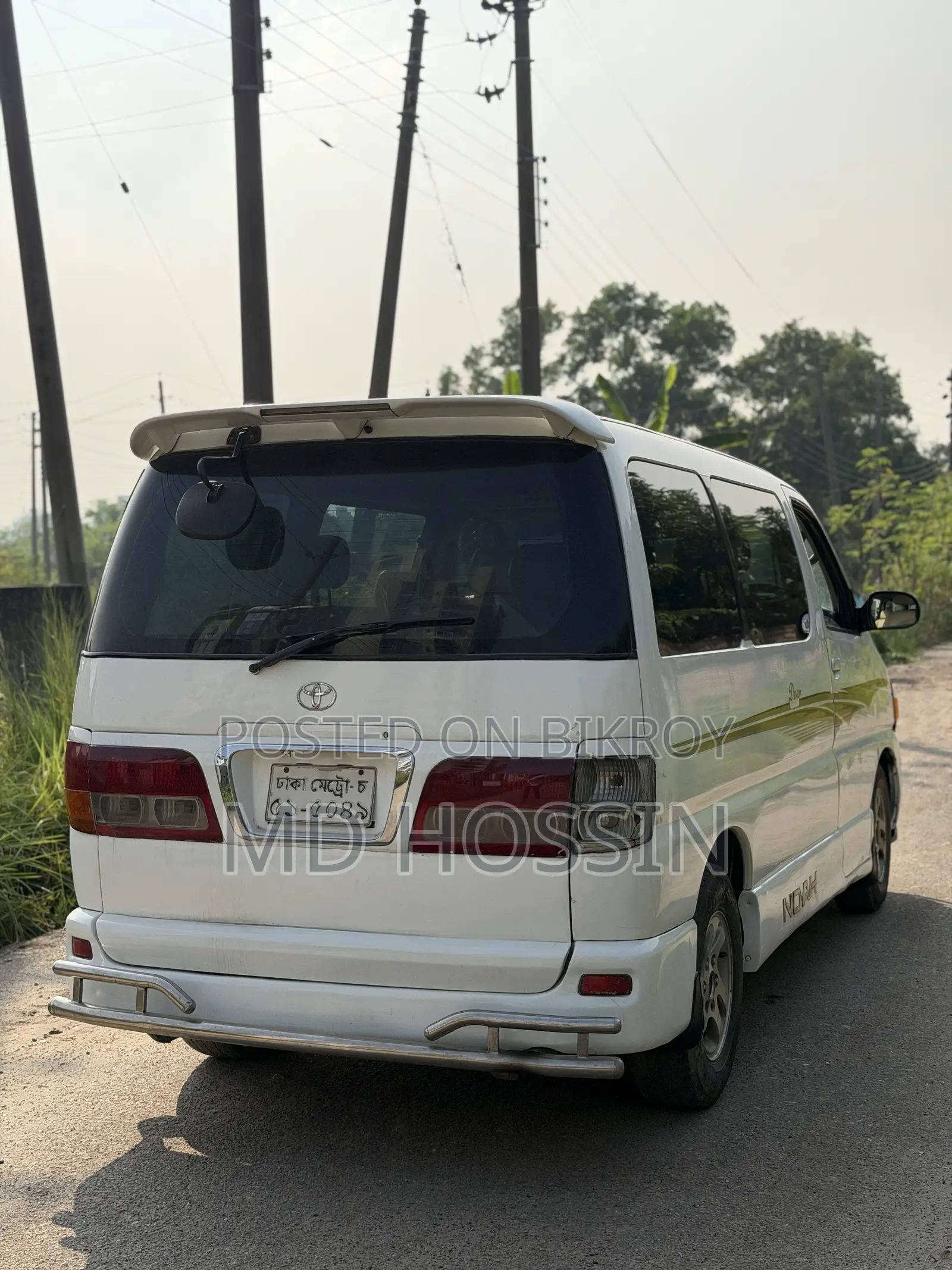 টয়োটা রেজিয়াস ১৯৯৮ সাদা