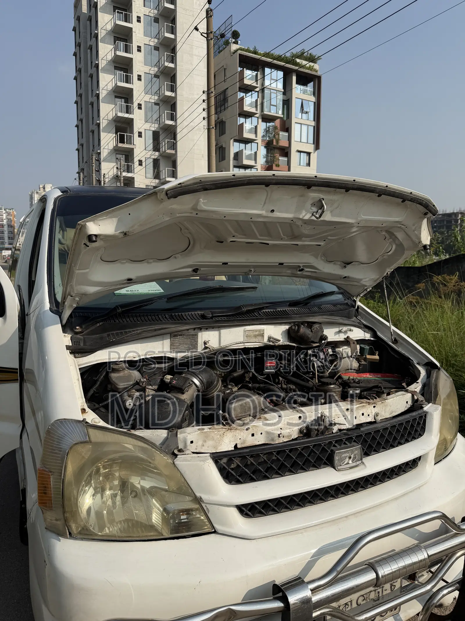 টয়োটা রেজিয়াস ১৯৯৮ সাদা