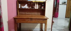 পড়ার টেবিল