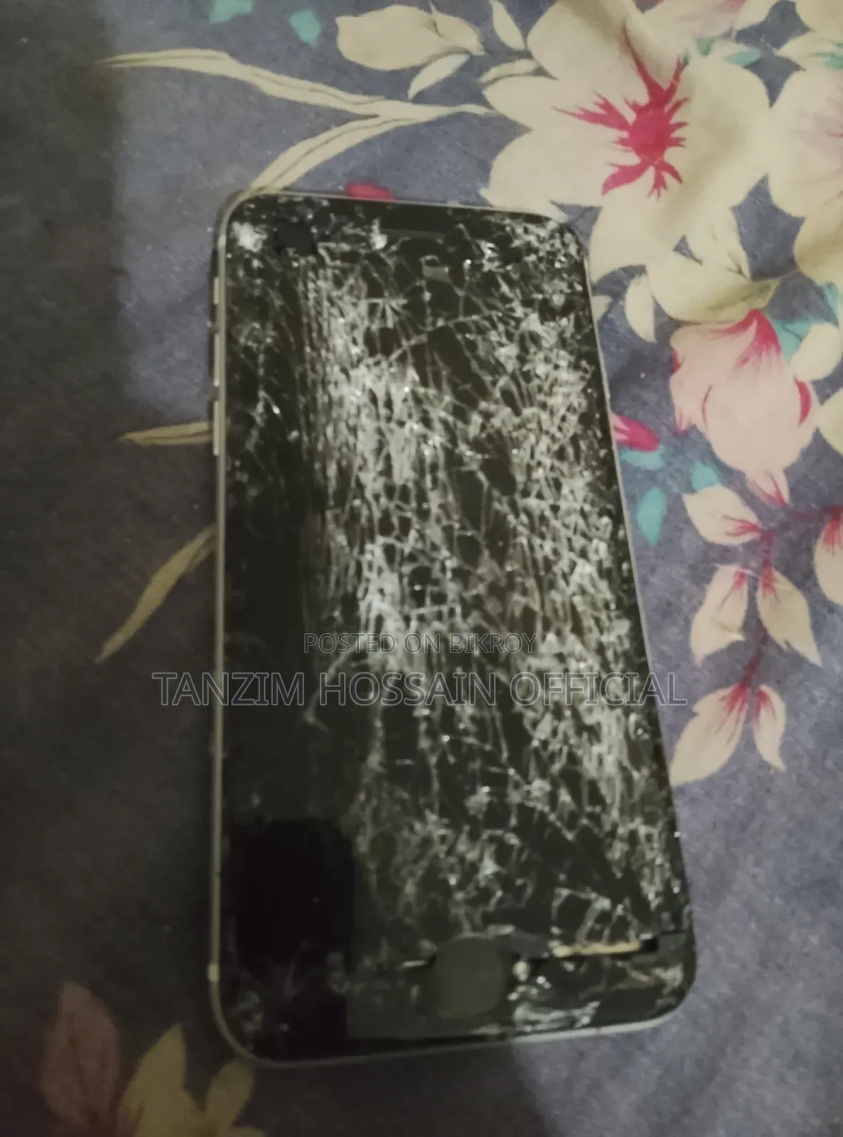 অ্যাপল আইফোন এসই (২০২২) ১২৮ জিবি হোয়াইট