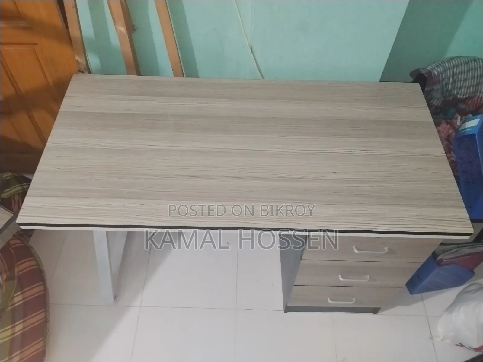 ডেস্কটপ টেবিল