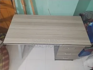 ডেস্কটপ টেবিল