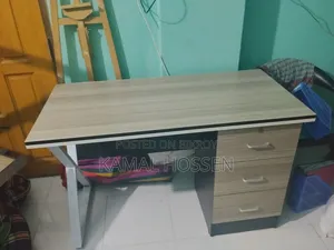 ডেস্কটপ টেবিল