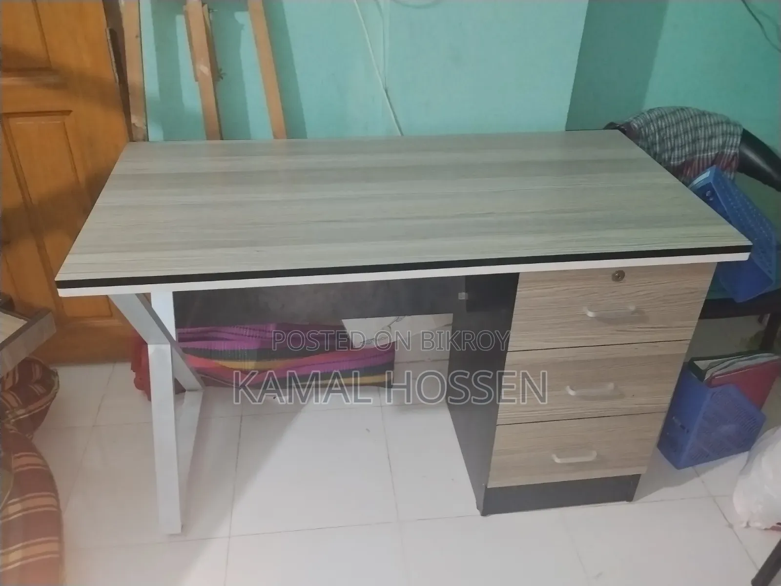ডেস্কটপ টেবিল