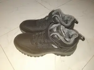 পুরুষদের আসল পশমের জুতো