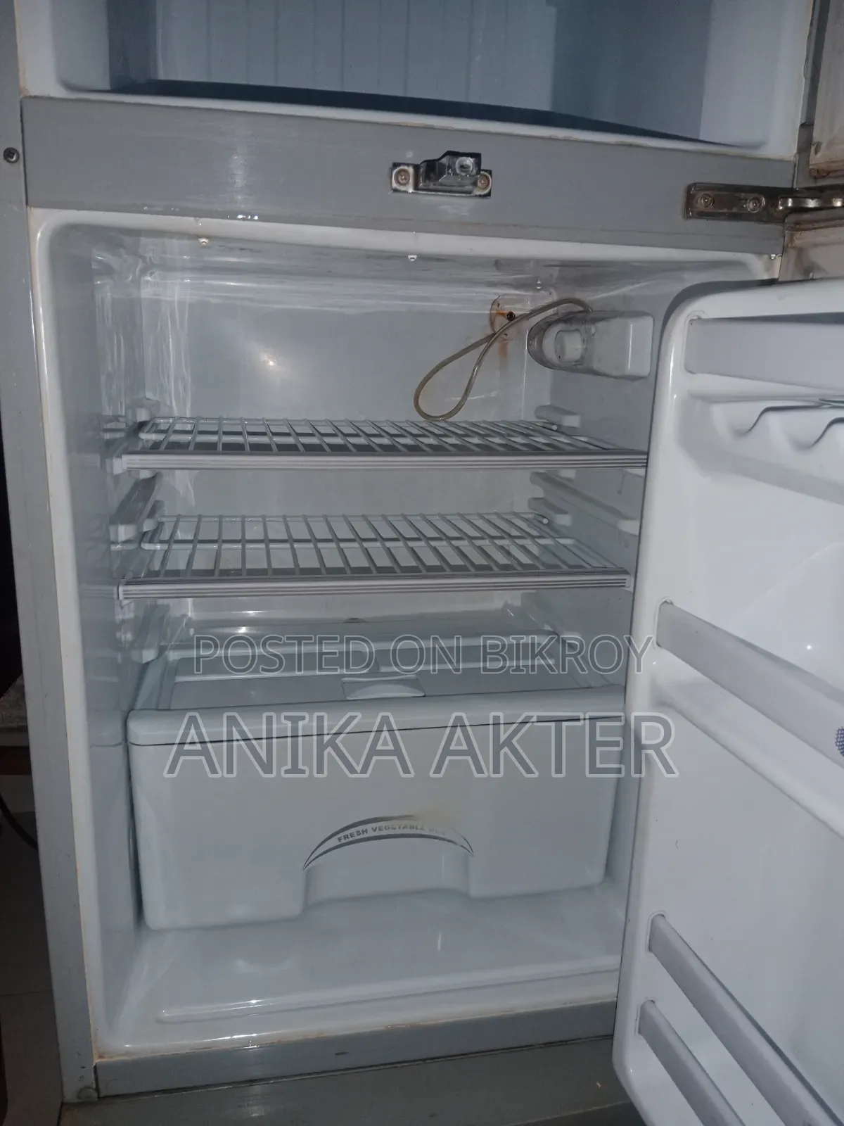 Walton Fridge. 11.5 Cubic Feet, Running Fridge Like Brand New.