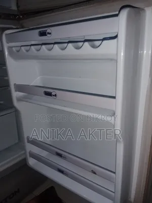Walton Fridge. 11.5 Cubic Feet, Running Fridge Like Brand New.
