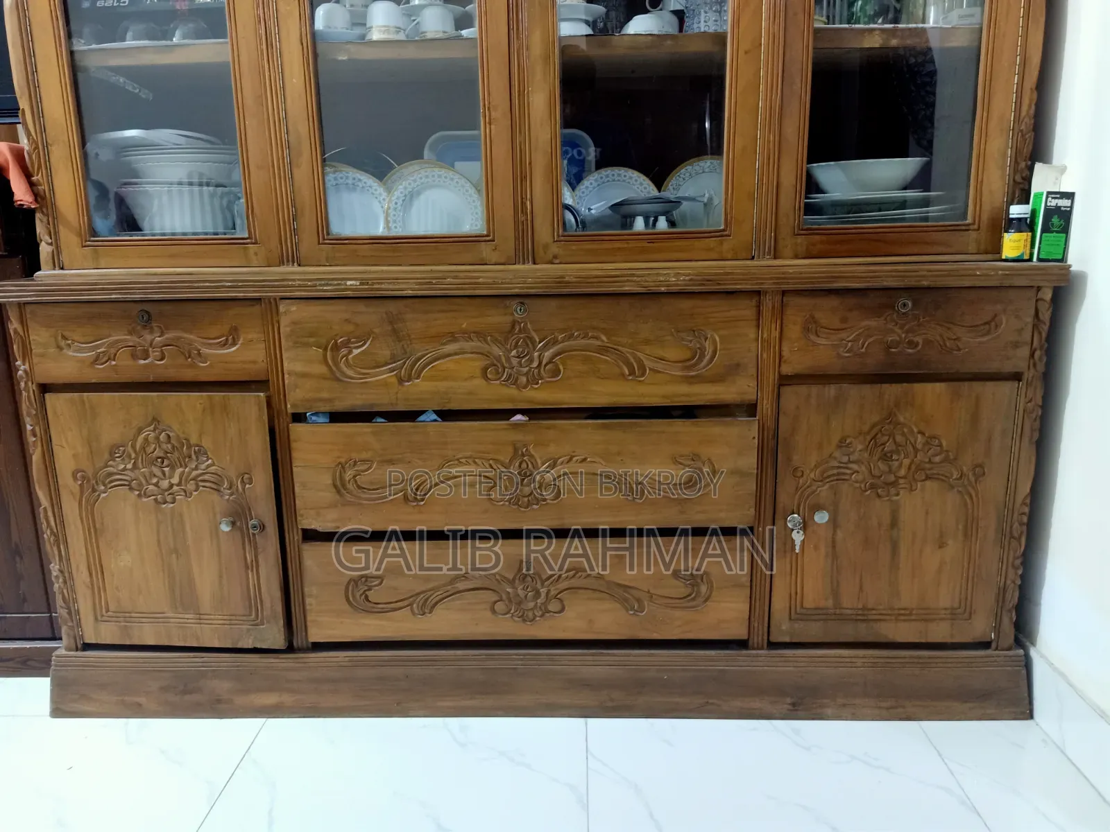 ভিক্টোরিয়ান ডিজাইনের সেগুন কাঠের ডিনারসেট ক্যাবিনেট