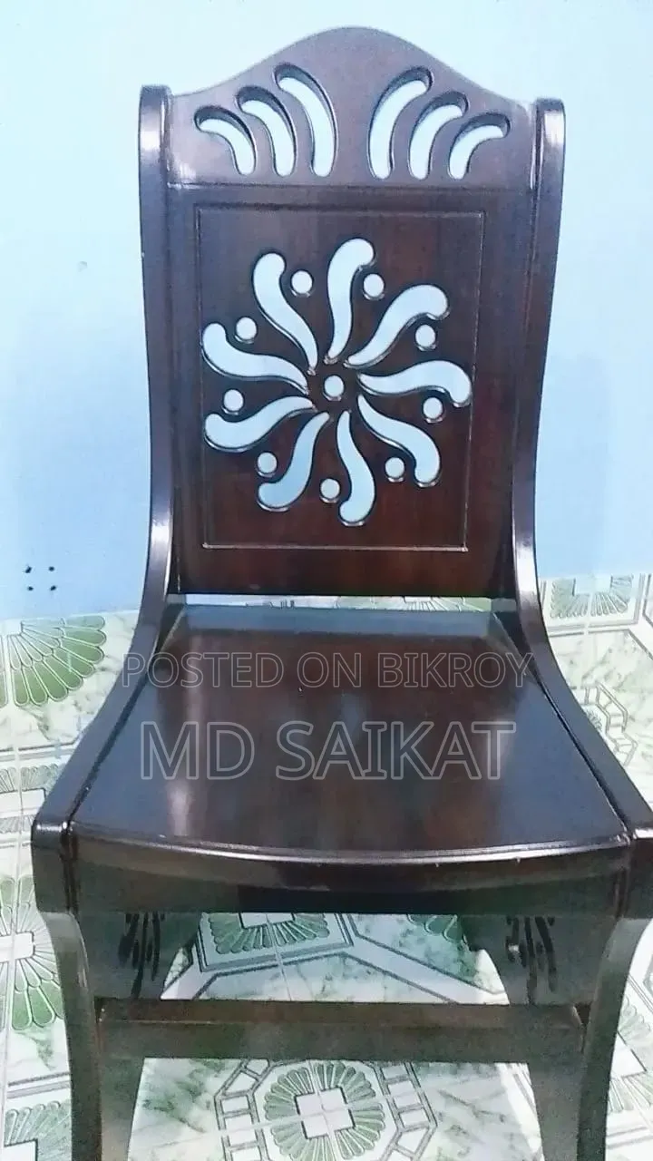 বাসার খাবার টেবিল ২ মাস ব্যবহার হয়েছে জরুরি বিক্রি হবে