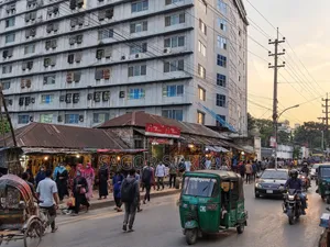 Land with market for sale near garments, rental income