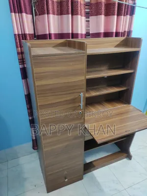 পড়ার টেবিল
