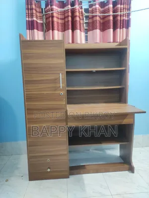 পড়ার টেবিল